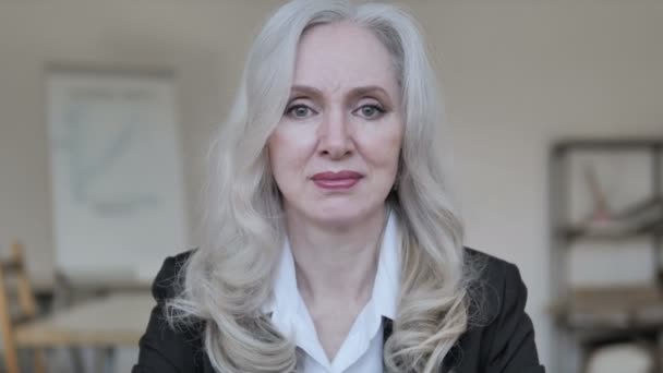 Portrait of Senior Businesswoman Upset by Loss, Disaster — Stock Video