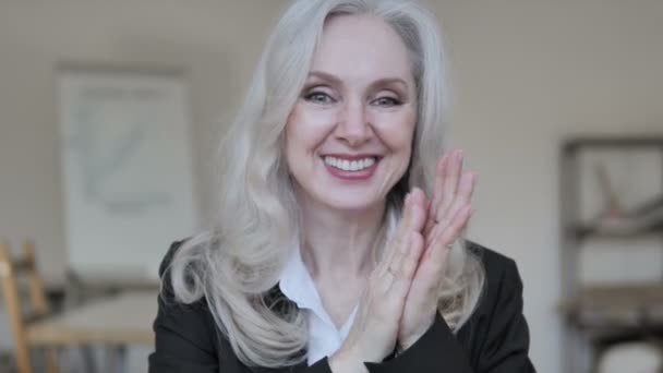 Clapping Business vrouw, Applauding voor team — Stockvideo