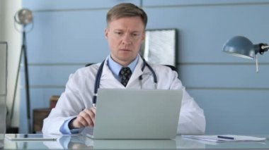 Klinikte Doktor tarafından Online Görüntülü Sohbet