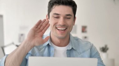 Yaratıcı Erkek Tasarımcı tarafından İş Online Görüntülü Sohbet