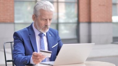 Eski İşadamı için Online Alışveriş Arızası