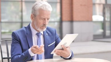 Eski İşAdamı tarafından Tablet Açık Görüntülü Sohbet