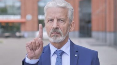 Teklif Reddeden Eski İşadamının Dış Mekan Portresi