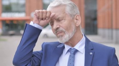 Baş ağrısı, ağrı ile Adam Açık Portre