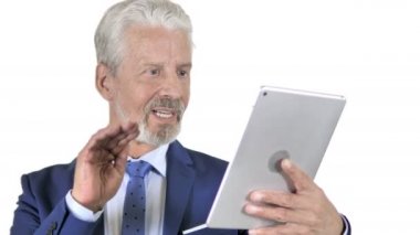 Eski İşAdamı tarafından Tablet Online Görüntülü Sohbet, Beyaz Arka Plan