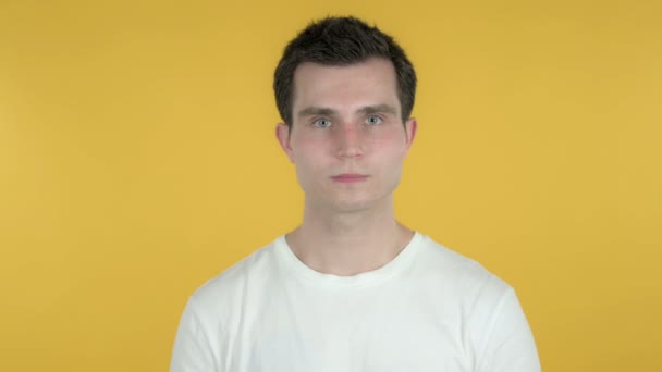 Clapping Young Man, Applauding Isolated on Yellow Background — Stock Video