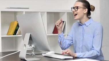 Heyecanlı Genç Kadın Projenin Başarısını Kutluyor