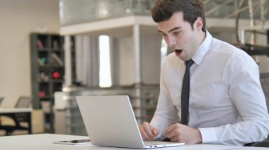 Kayıpla Şokta Genç İşadamı, Şaşkınlıkiçinde Merak Ediyor