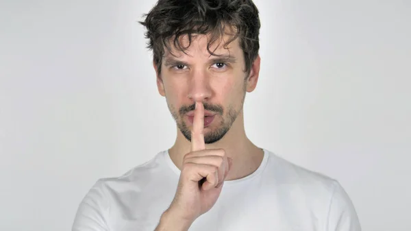 Retrato de Jovem Casual Homem Gesturing Silêncio, Dedo em Lábios — Fotografia de Stock