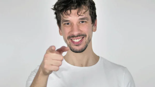 Portrait de jeune homme décontracté pointant vers la caméra — Photo