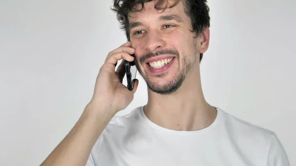 Junger Mann unterhält sich auf Smartphone mit Kunde — Stockfoto