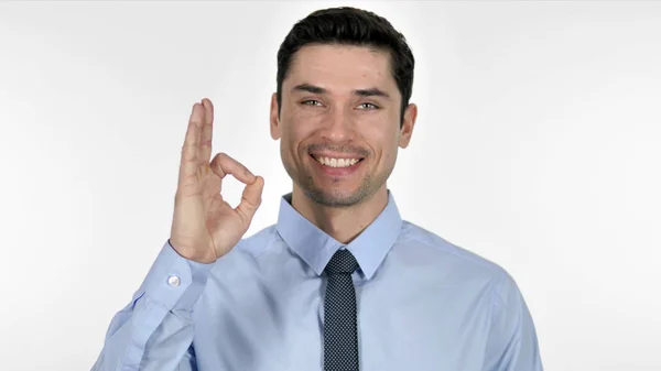 Jovem empresário satisfeito Gesturing Ok sinal — Fotografia de Stock