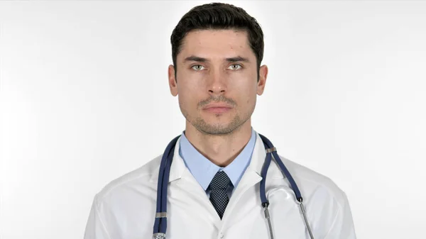 Retrato de médico sobre fundo branco — Fotografia de Stock
