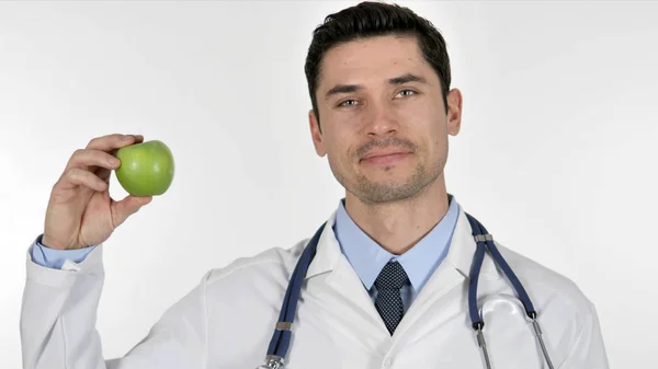 Лікар показує зелене яблуко, охорона здоров'я — стокове фото