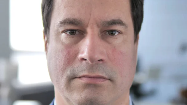 Close-Up do rosto de homem sério — Fotografia de Stock