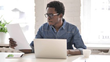 Afrikalı Adam Yeni Sözleşme Okuma