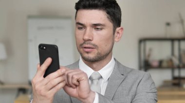 İşadamı Tarama Smartphone, E-posta