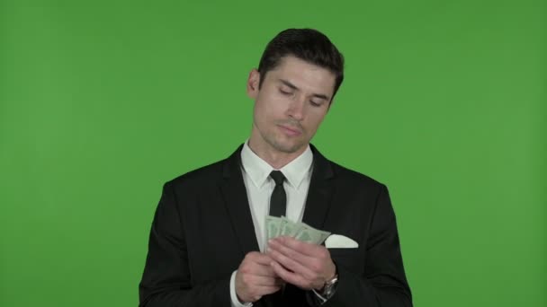 Empresario contando dinero y poner en bolsillo, clave de croma — Vídeos de Stock