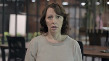 Şok Yaşlı Kadın Kamera Da Upset alıyorum