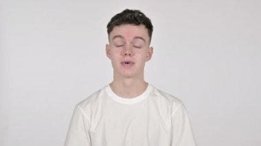 Beyaz Arkaplanda Başparmak Hareketi Yapan Genç Adam