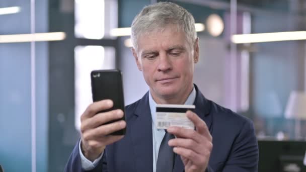 Portrait of Middle Aged Businessman using Credit Card on Cellphone — Stock Video