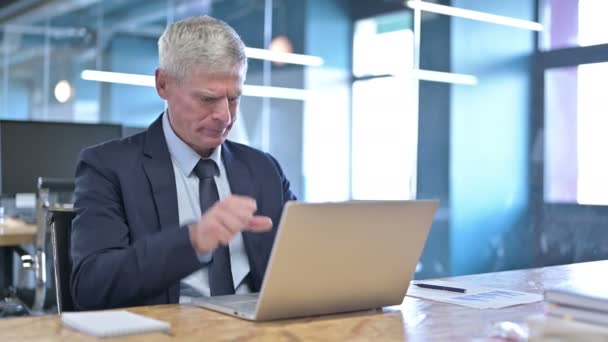 Upset Middle Aged Businessman working on Laptop — Stockvideo