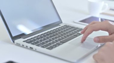 Eller Kapansın Bilgisayarda Rapor Veriliyor