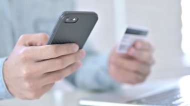 Akıllı Telefon 'da Kredi Kartı kullanarak Elleri Kapat