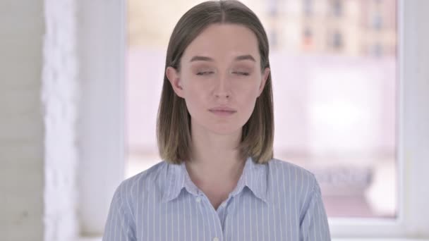 Portrait of Smiling Young Woman Looking at the Camer — Stock Video