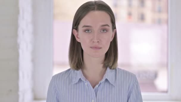 Portrait of Disappointed Young Woman doing Thumbs Down — Stock Video