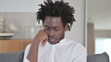 Yorgun Afrikalı Adam 'ın Kestirme Portresi 