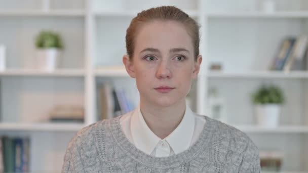 Portrait of Young Woman Searching for Something, Opportunity — Stock Video