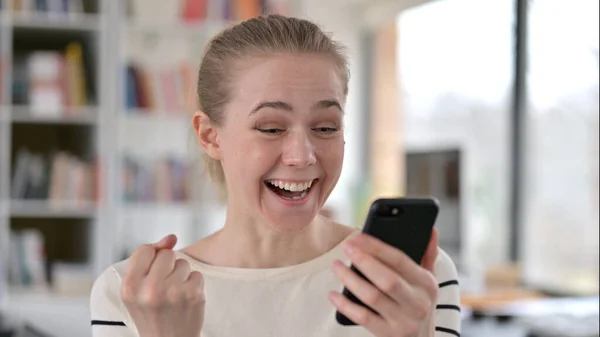 Portrait of Young Woman Celebrating on Smartphone — Stock Photo, Image