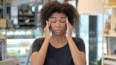Stresli Afrikalı Kadın Baş Ağrısı çekiyor