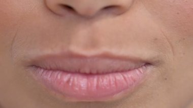Gülümseyen Dudaklar ve Afrikalı Kadın 'ın Dişleri