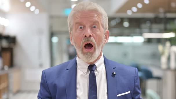 Portrait of Upset Senior Old Businessman reacting to Failure — Stock Video