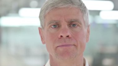 Ciddi Orta Çağ Adamının Yüzü