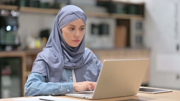 Arab Woman with Laptop showing No Gesture, Disapprove — Stock Video