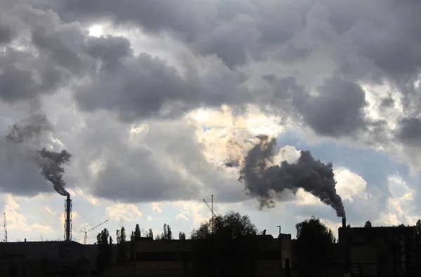 Industrial Factory Pollutes Atmosphere Ecology Harmful Emissions Chemical Processing Blue — Stock Photo, Image