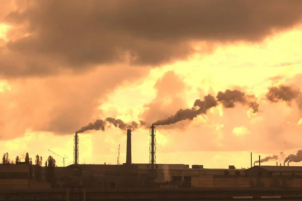 Industriella Anläggningar Förorenar Atmosfären Och Miljön Med Skadliga Utsläpp Från — Stockfoto