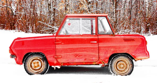 Old Small Vintage Red Cars Winter White Snow Background Trees — Stock Photo, Image