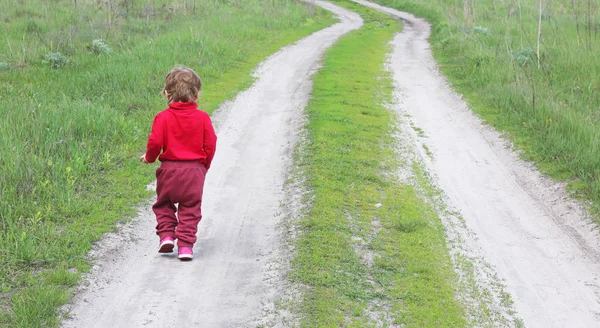 Abstraktes Foto Mit Einem Kleinen Kind Roter Kleidung Von Hinten — Stockfoto