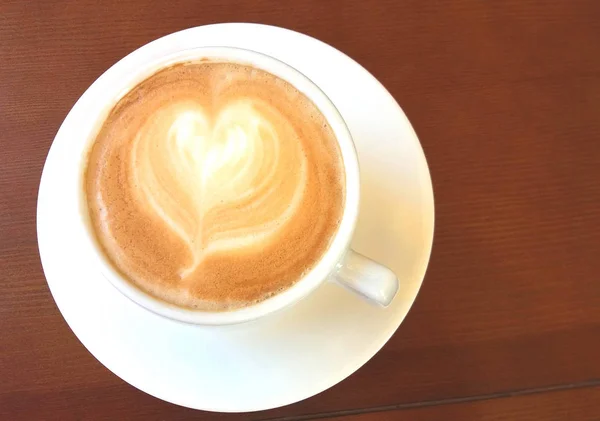 Fehér Csésze Olasz Cappuccino Kávé Minta Alakú Gyönyörű Szív Közelről Stock Kép
