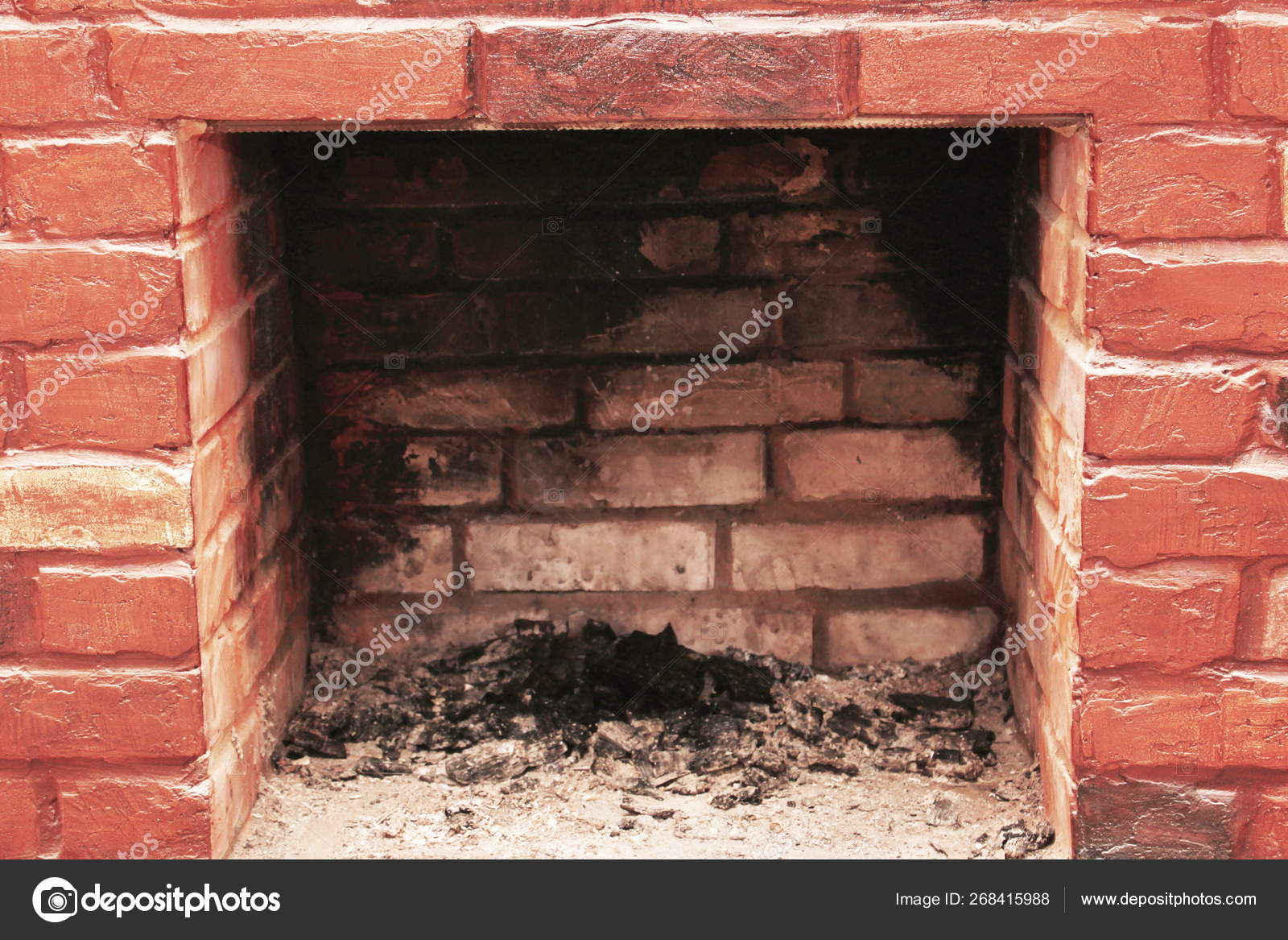 Ladrillo Rojo Chimenea Sucia Con Restos Ceniza Después Leña Madera — Foto  de stock #268415988 © JuliaSV, image size:1600x1167