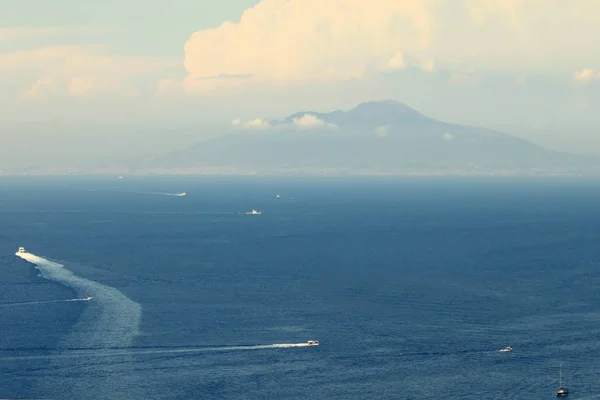 Vista Del Gran Volcán Vesubio Desde Mar Mediterráneo Nápoles Italia — Foto de Stock