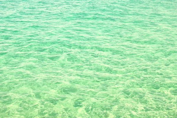 きれいな海の水で美しい自然背景 — ストック写真