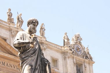 Vatikan'daki Aziz Petrus Meydanı'ndaki Aziz Petrus Bazilikası. Vatikan Müzesi, Roma, İtalya.