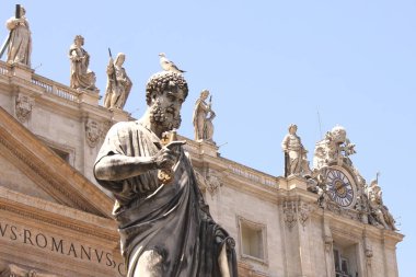 Vatikan'daki Aziz Petrus Meydanı'ndaki Aziz Petrus Bazilikası. Vatikan Müzesi, Roma, İtalya.