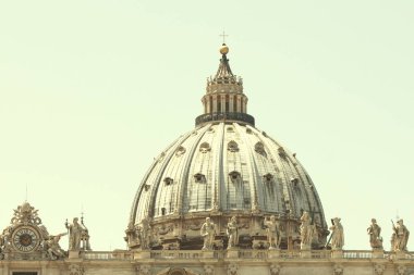 Vatikan'daki Aziz Petrus Meydanı'ndaki Aziz Petrus Bazilikası. Vatikan Müzesi, Roma, İtalya.