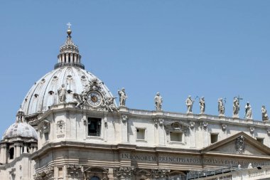 Vatikan'daki Aziz Petrus Meydanı'ndaki Aziz Petrus Bazilikası. Vatikan Müzesi, Roma, İtalya.